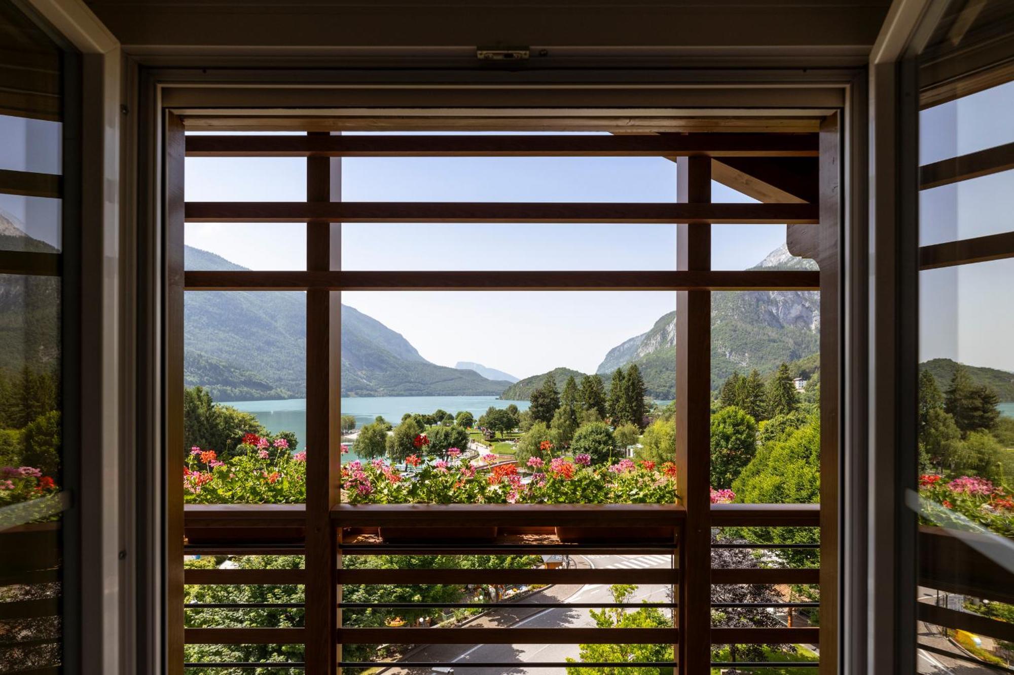 Hotel Lido - Slow & Natural Living Molveno Exterior foto